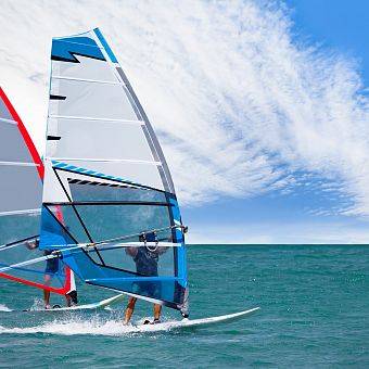 Windsurfing, kitesurfing